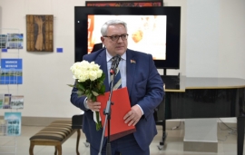 Виталий Мисевец поздравил издательство «Четыре четверти» с 25-летним юбилеем со дня образования