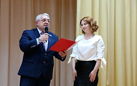 Виталий Мисевец и Анна Старовойтова поздравили коллектив средней школы №179 с 30-летним юбилеем