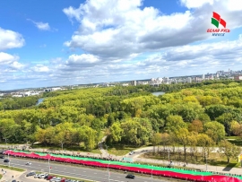 В самом сердце Минска, на площади Государственного флага Республики Беларусь, состоялась торжественная церемония, посвященная государственным символам &mdash; флагу, гербу и гимну Республики Беларусь