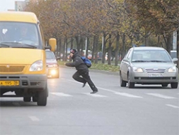 Постой, пешеход, не спеши под колеса!