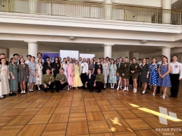 Мастер-класс по старту республиканской акции &laquo;Вальс Победы&raquo;, приуроченной 80-летию освобождения Республики Беларусь от немецко-фашистских захватчиков, прошел в Доме Москвы