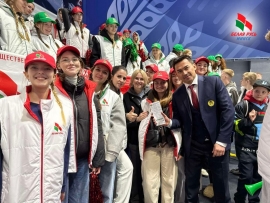 ЛЁД ГОРЕЛ! ТРИБУНЫ ПЕЛИ! А ПОБЕДА &ndash; НАША!