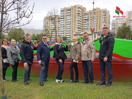 По проспекту Победителей столицы пронесли самый длинный и широкий флаг Республики Беларусь &ndash; 500 метров в длину и 9 метров в ширину