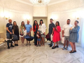 Родителям вручили первые документы их детей &ndash; свидетельства о рождении