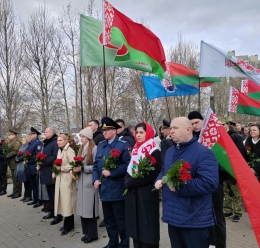 У монумента &laquo;Врата памяти&raquo; в Тростенце прошел митинг-реквием, приуроченный к Международному дню освобождения узников фашистских концлагерей 11 апреля