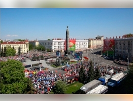Акция «Беларусь помнит!» в честь 9 Мая прошла на площади Победы