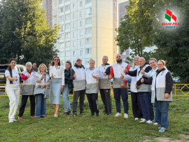 Детский игровой комплекс открыли во дворе дома на ул. Якубовского, 45, благодаря гражданской инициативе жителей