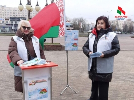 Активисты Фрунзенской &laquo;Белой Руси&raquo; &nbsp;информируют граждан о важности участия в выборах, разъясняют нюансы процедуры досрочного голосования, раздают информационные печатные материалы